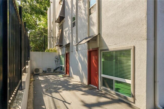 Building Photo - 3110 Red River St