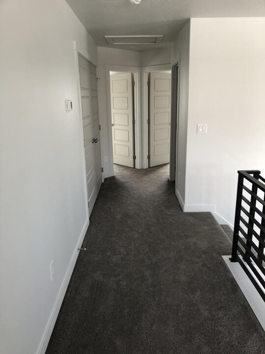 hall - 441 W 3200 N
