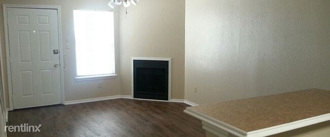 Building Photo - 2 br, 2 bath 4plex - 640 South Rogers Road...