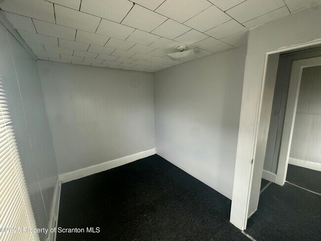 Building Photo - 119 Center Ave