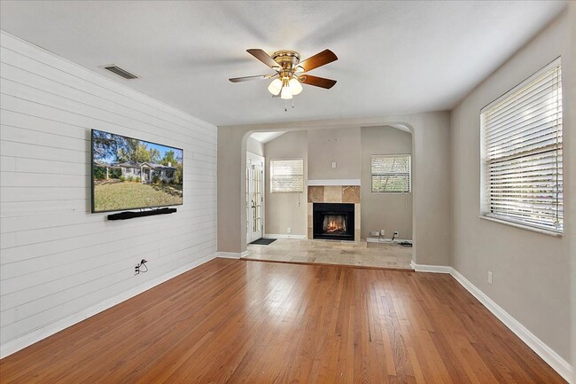 Building Photo - Beautiful home in desirable San Marco area!