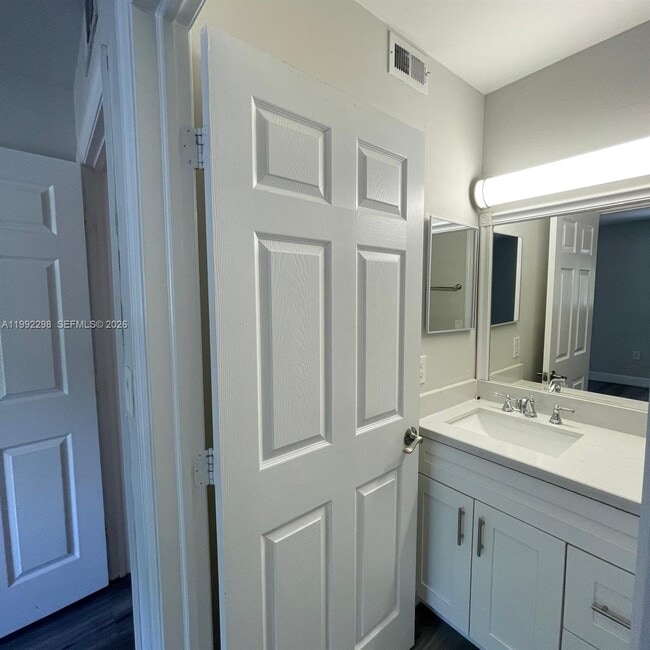 Building Photo - 301 Palm Cir E