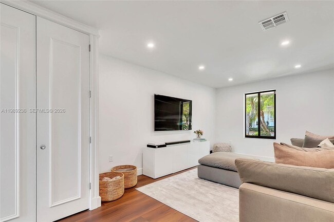 Building Photo - 3425 Alhambra Cir