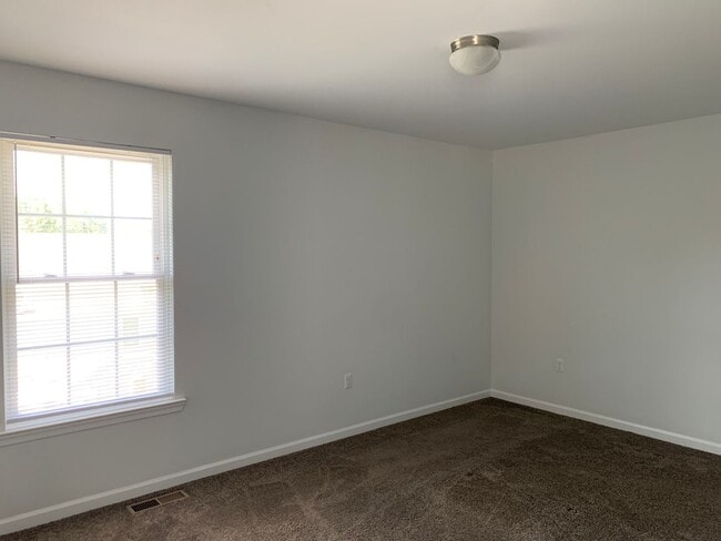 Building Photo - End Unit Townhome in Campbell County