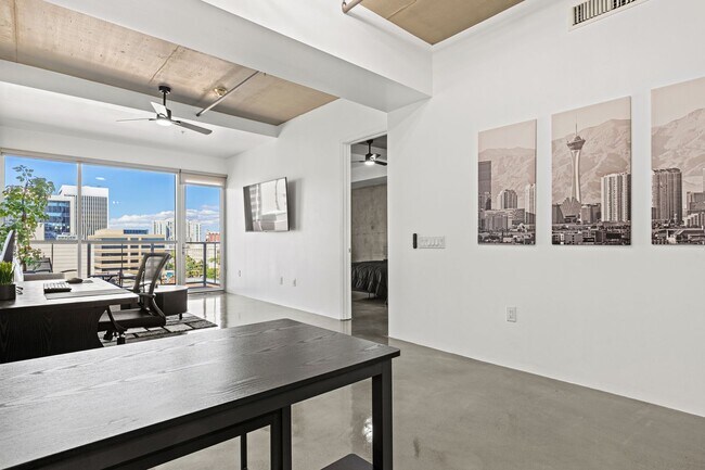 Building Photo - Furnished Juhl Condo w/ Balcony & City Views