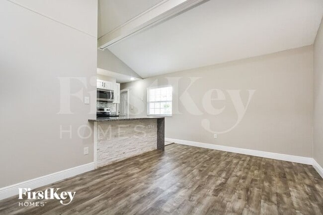 Building Photo - 1520 Tivoli Dr