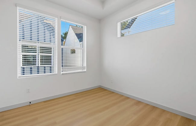 Building Photo - 7057 SE 60th Ave