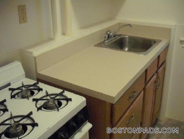 Building Photo - 137 Park Dr