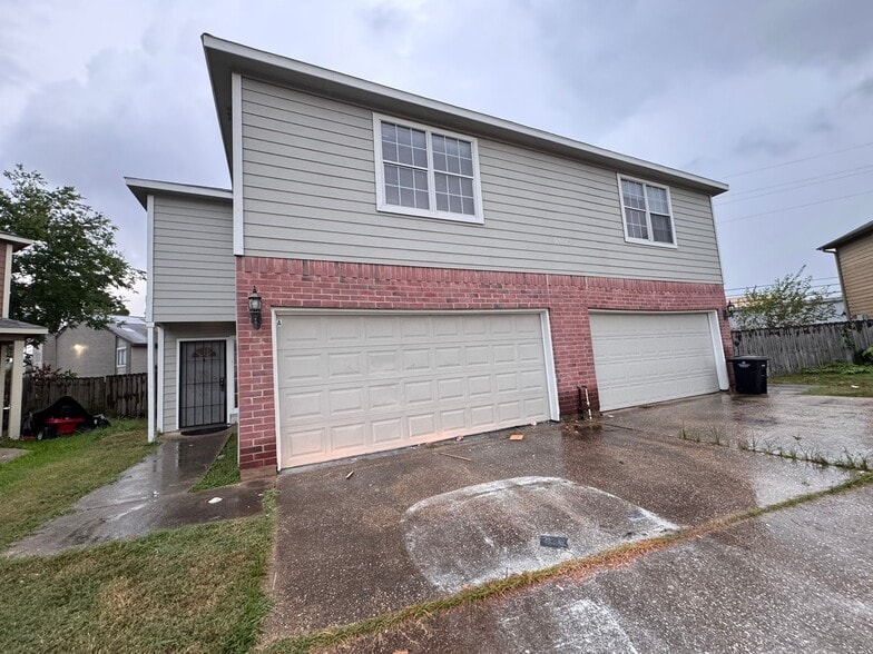Building Photo - 6427 Waldron Dr