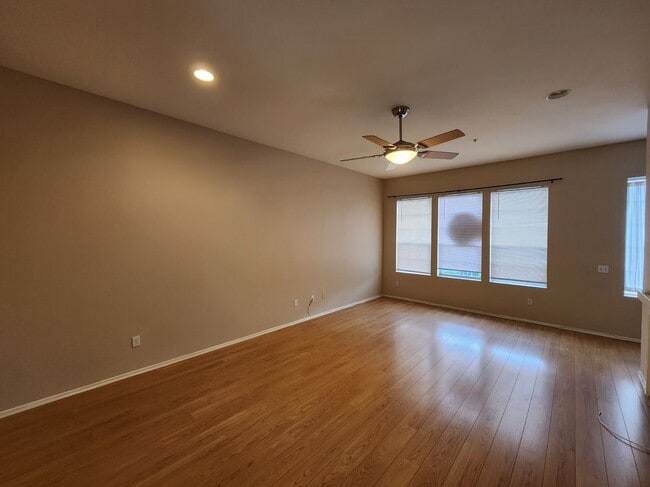 Building Photo - 68 Montana Del Lago Dr