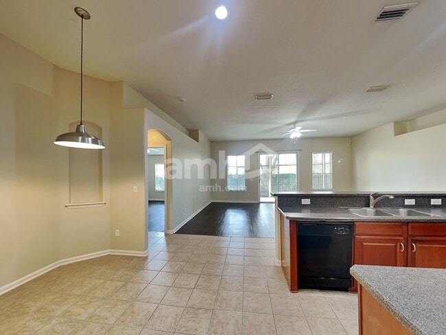 Building Photo - 633 Battlegate Ln