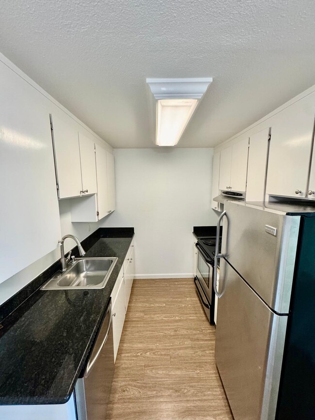 Building Photo - 430 Alameda del Prado