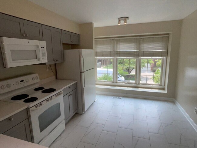 Building Photo - 1311 Templeton Pl