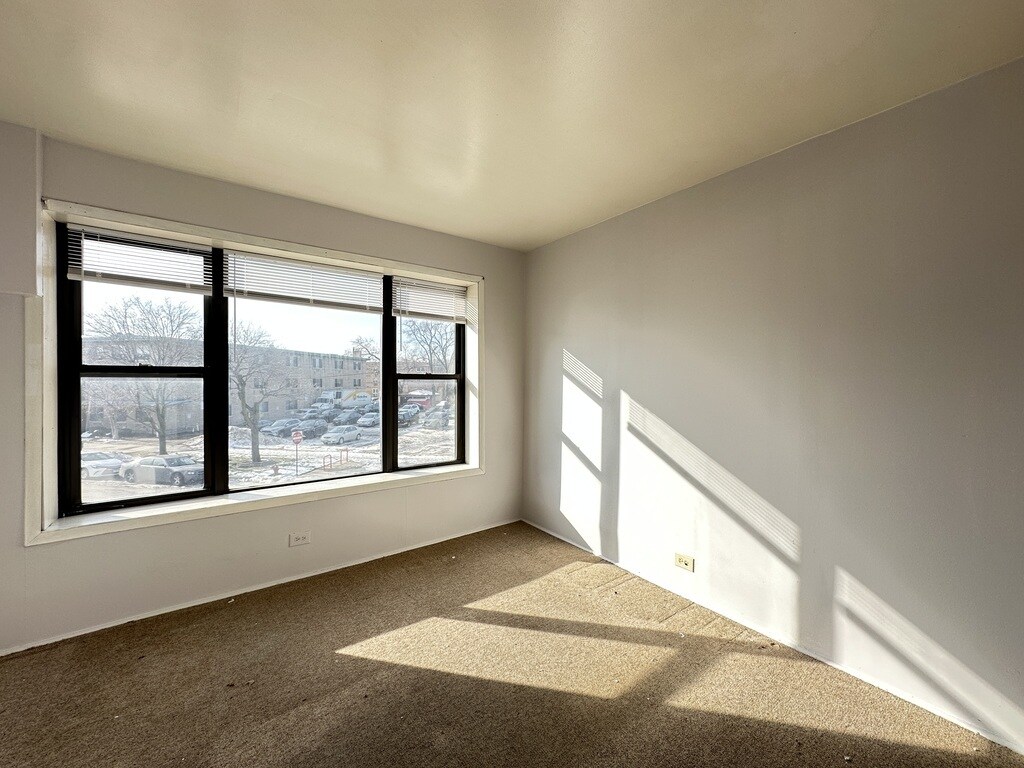 Building Photo - 4393 N Elston Ave