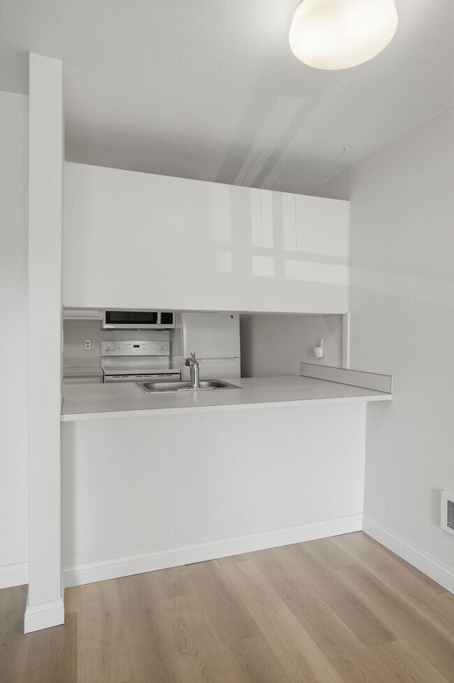 Building Photo - Mercer Island Condo with Reserved Parking & In-Unit Laundry!
