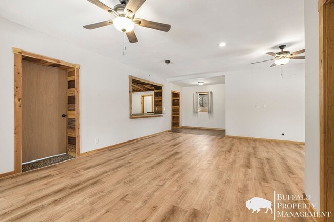 Building Photo - Charming Parker Home for Rent – Rustic Character Meets Modern Comfort!