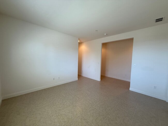 Building Photo - Beautiful Newer Rice Ranch Single Story Ho...