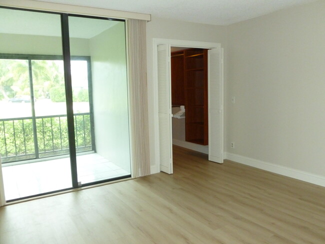 Building Photo - 2 SE Turtle Creek Dr