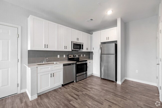 1BR, 1BA - 622SF - Kitchen/Dining Room - The Aurea