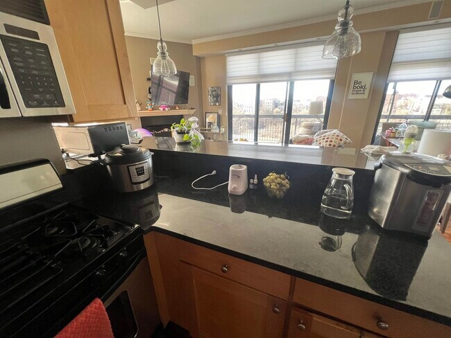 Building Photo - 700 1st St