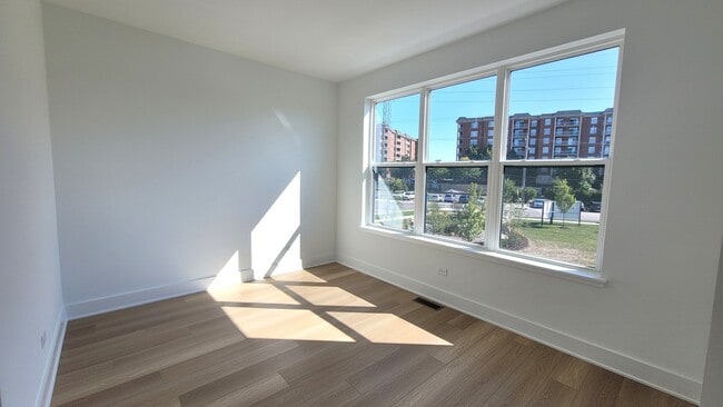 Building Photo - 8377 Mulberry Ave
