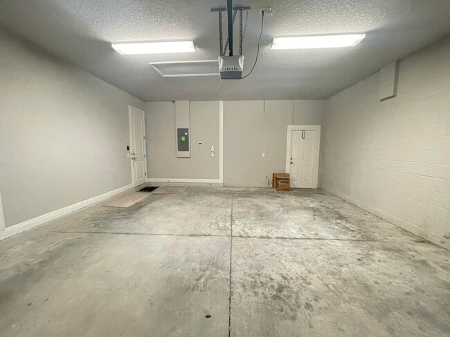 Building Photo - 2981 Casterton Dr