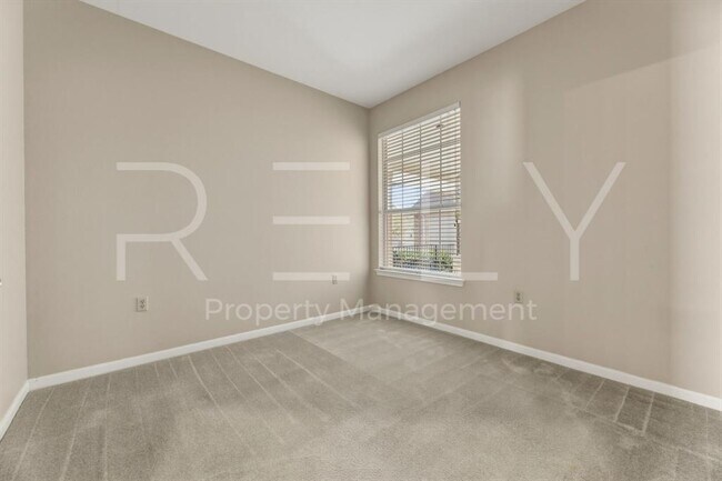 Building Photo - 280 Whispering Wind Dr