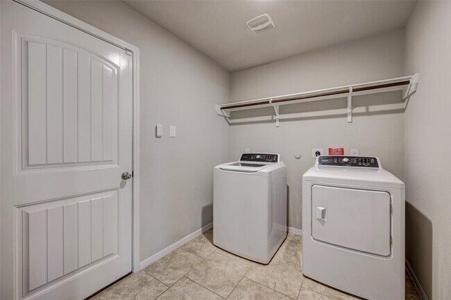 Building Photo - 3006 Dripping Springs Ct