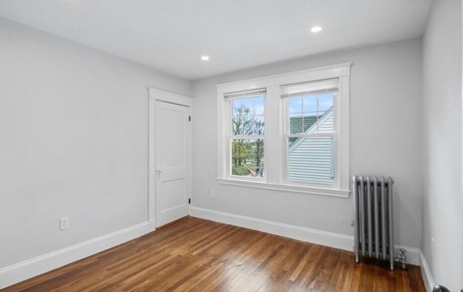 Building Photo - 79 Lenoxdale Ave