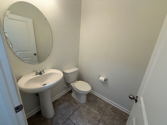 Building Photo - 4/3.5 Home in Gated Community