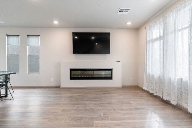 Building Photo - stunning 3-bedroom, 2.5-bathroom Tri Level Home