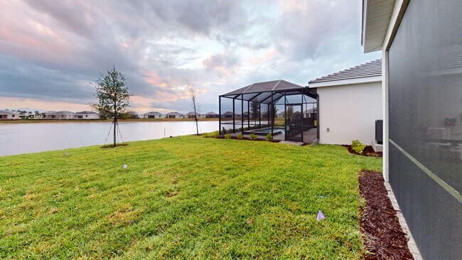 Building Photo - 7773 Lakes Edge Ln