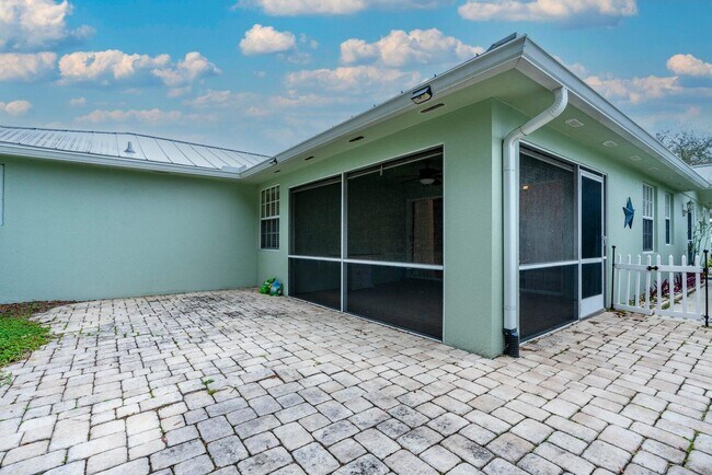 Building Photo - 1625 SW Waterfall Blvd