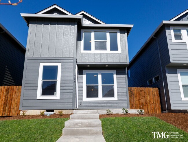 Building Photo - Brand New 3 Bed 2.5 Bath Ridgefield Home Offering