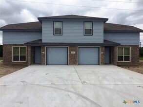 Building Photo - 935 Brookview Dr