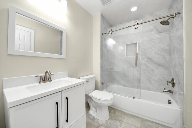 Building Photo - 7066 Villa Dr