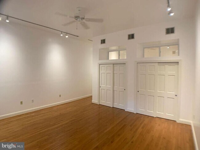 Building Photo - 261 N 3rd St