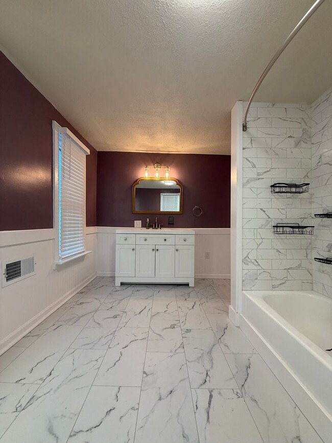 Building Photo - 960 Maple St