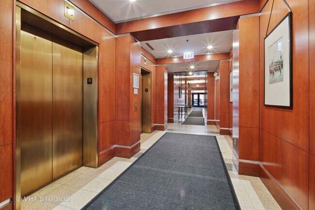 Building Photo - 5 E 14th Pl