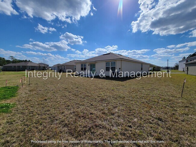 Building Photo - Newer 4 Br, 2 Bath home