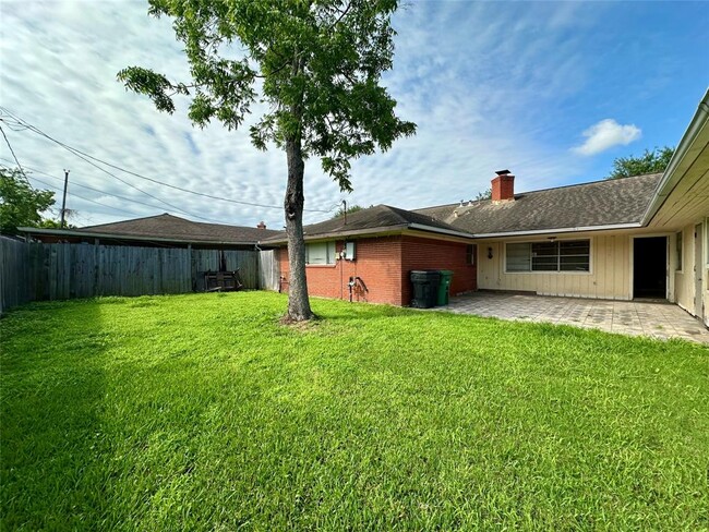 Building Photo - 4303 Balcones Dr