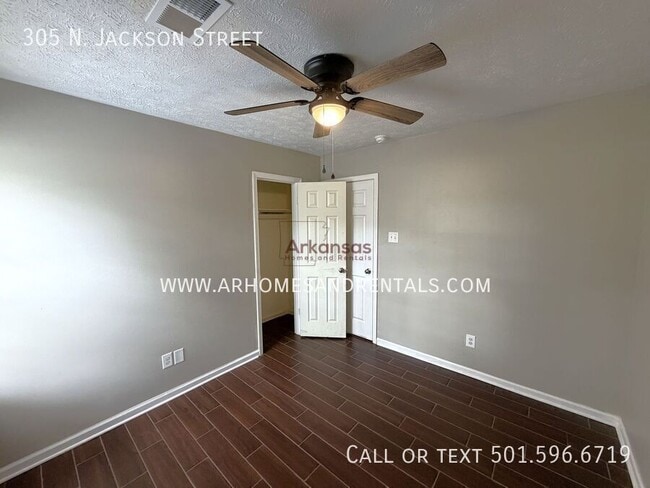Building Photo - 305 N Jackson St