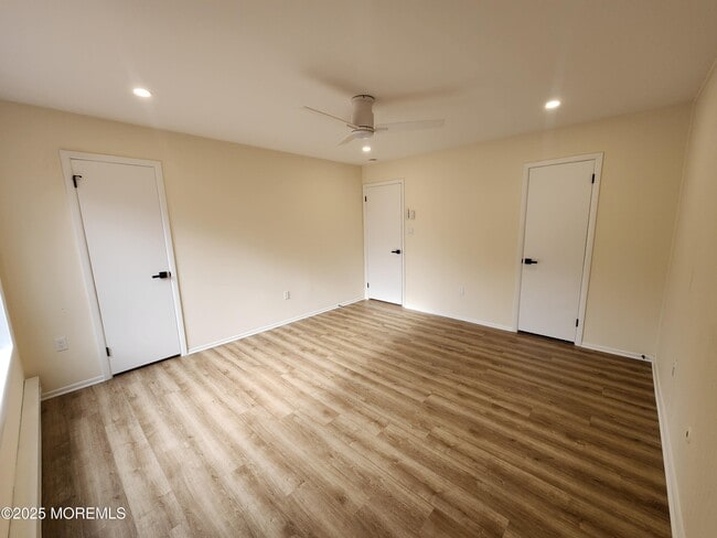 Building Photo - 129 Amberly Dr