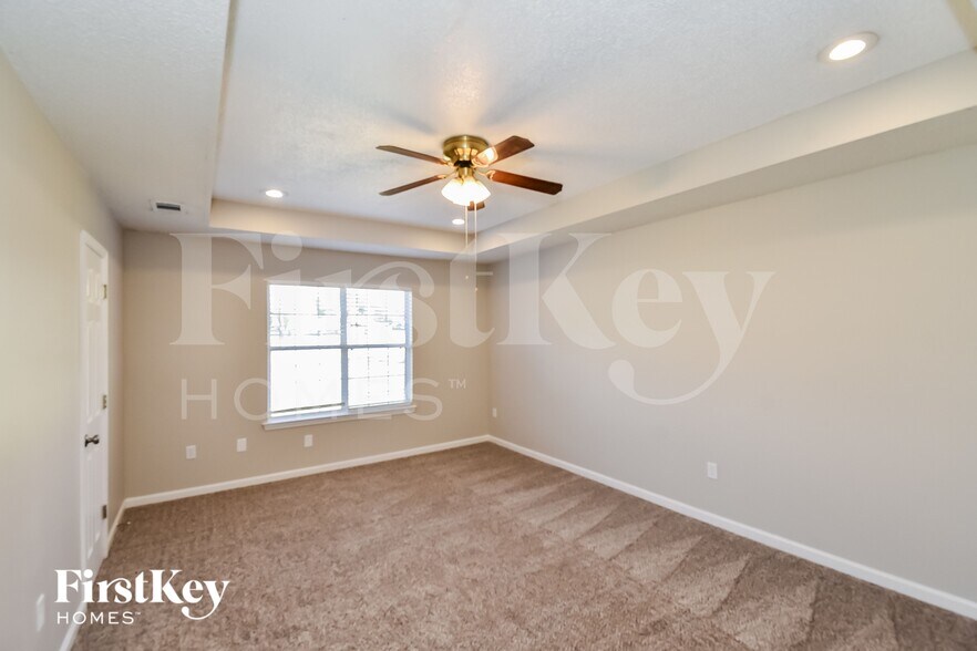 Building Photo - 622 Skyline Dr