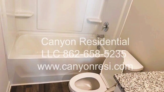 Building Photo - Charming ingle family house!3bedrooms, 3ba...