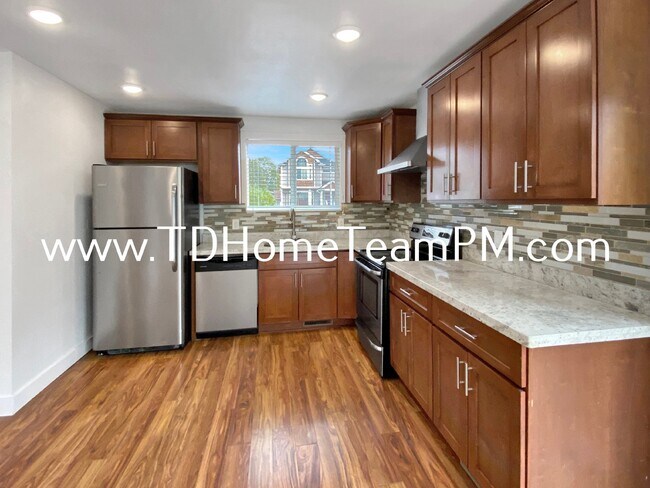 Building Photo - Charming 3-Bed Home with Granite Counterto...