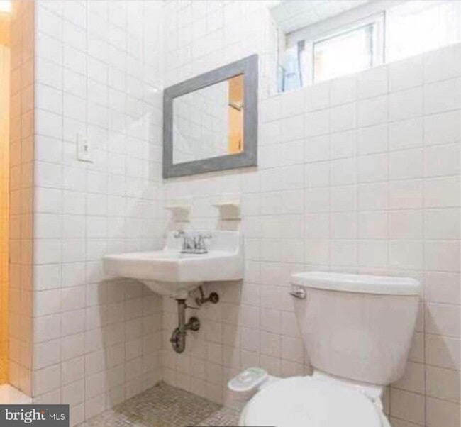 Building Photo - 59 N Sycamore Ave