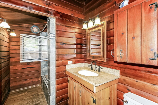 Building Photo - Charming Enatai Craftsman Near Lake Washington – 3BR/2BA- AVAILABLE NOW!