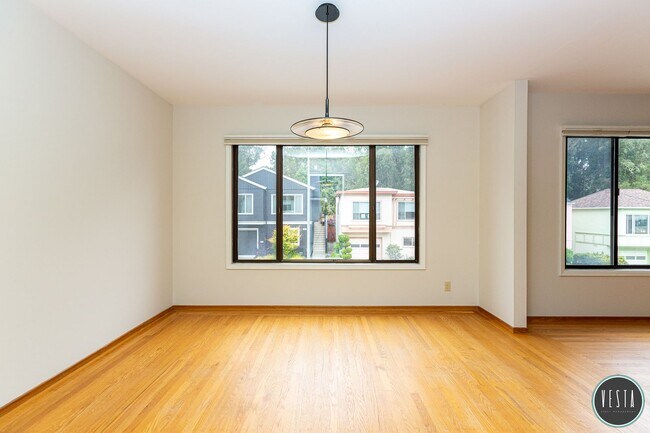 Building Photo - Exceptional Mid-Century 3BR Home in One of San Francisco's Hidden Gems
