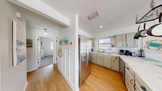 Building Photo - 5737 Rudolph Ave